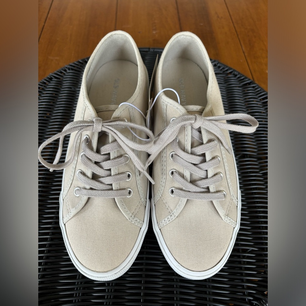 🆕OLD NAVY Canvas Lace-up Sneakers